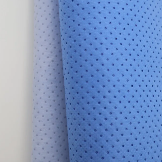 Суперабсорбирующая ткань для использования в хирургических простынях